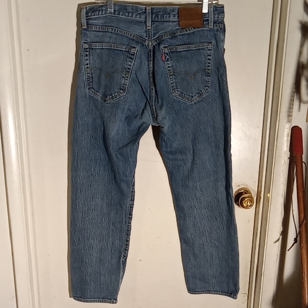 Men's Blue Levi's Some Pulling Showed In The Pictures 34